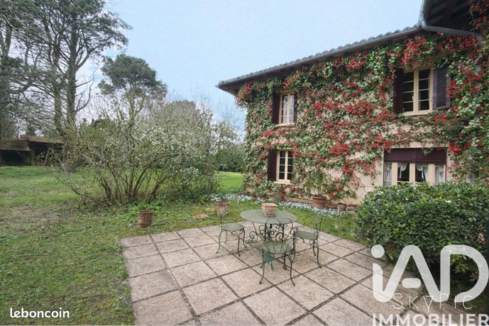 Maison 6 pièces 271 m²