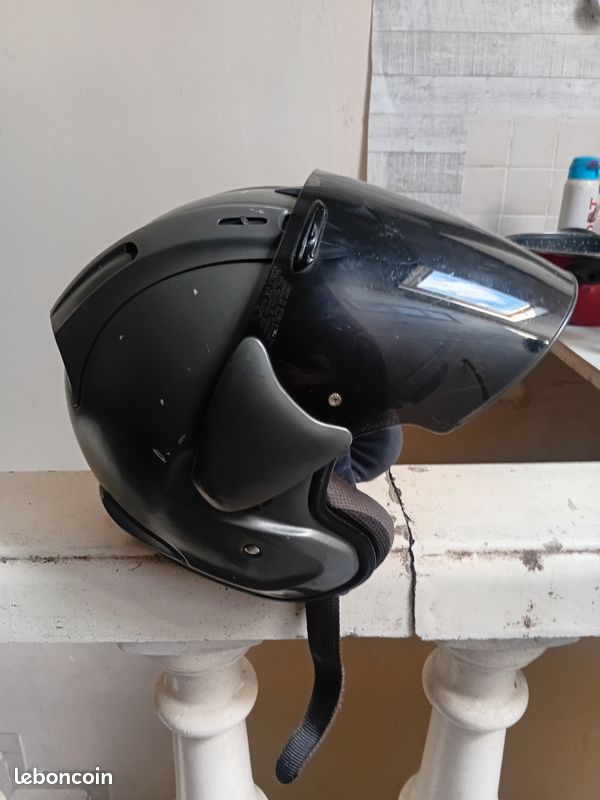 Je vends ce casque Arai, idéal pour la pratique de la moto.
- Type de produit : Casque
- Marque : Arai
Moyen etat
N'hésitez pas à me contacter pour plus d'informations ou de photos.
Sans bluetooth (image 2)