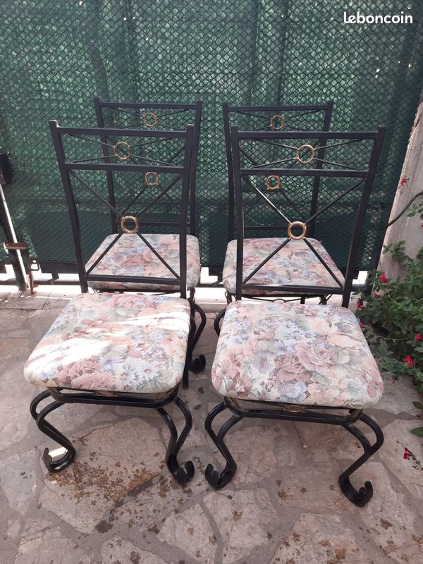 Table et chaises en fer forgé (image 2)