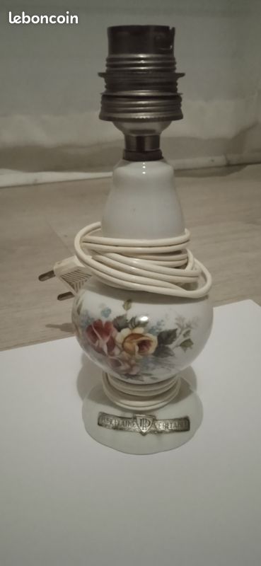 Petit pied de lampe en porcelaine (image 7)