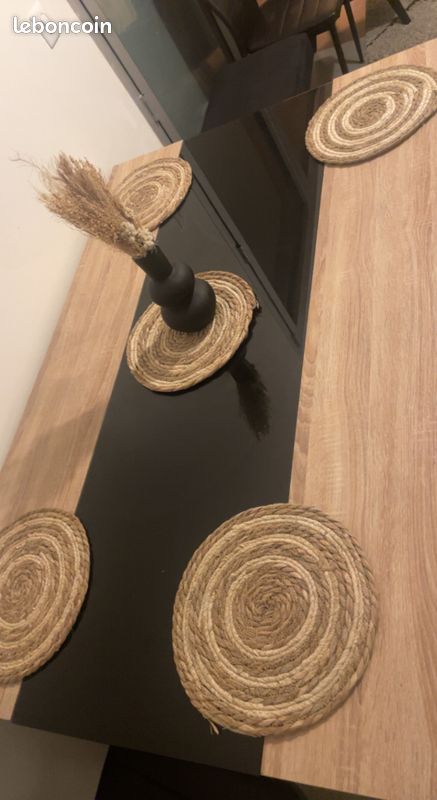 Vend table couleur bois et plateau noire (image 2)