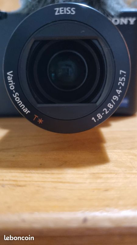 Appareil photo-video vlog ZV-1 sony / poignée-trépied VCT-SGR1 / pare-vent micro / Batterie rechargeable (image 14)