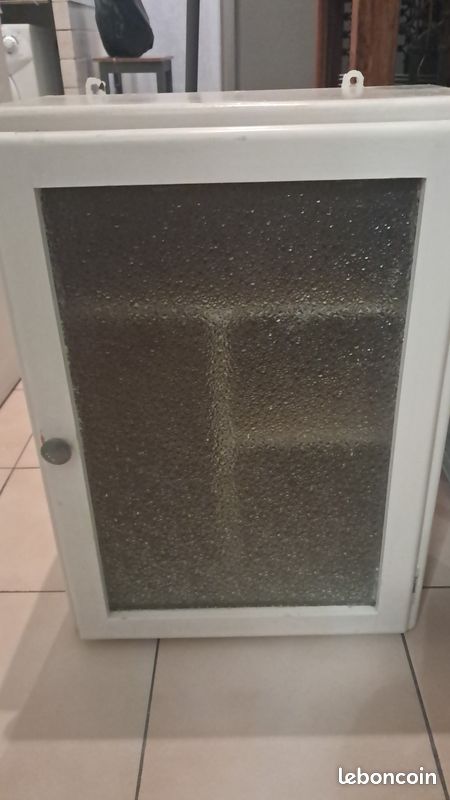 Meuble suspendu (image 2)