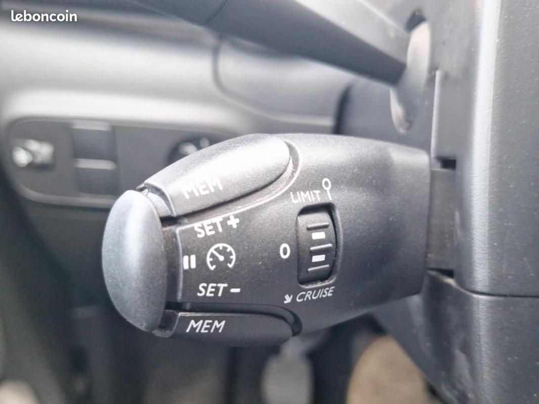 Citroën C3 BlueHDi 100 S&S BVM6 Feel Business (image 14)