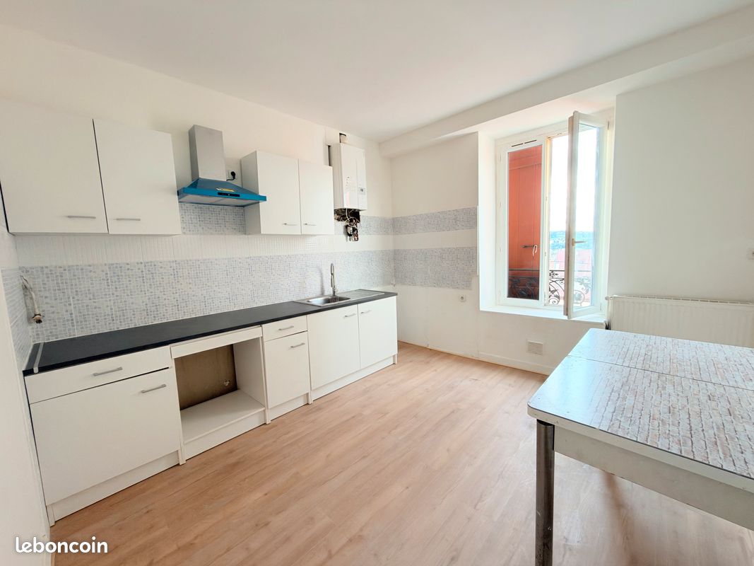 Appartement 5 pièces 95 m² · à Oyonnax · 95 m² · 750 €/mois