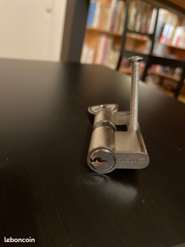 Cylindre Bricard 30/30 (image 2)