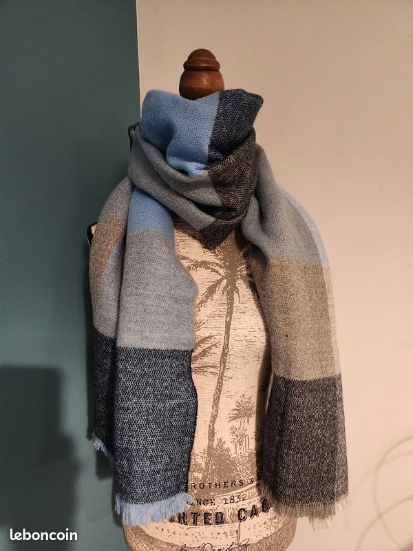 Echarpe neuve bleue S.Oliver (image 1)