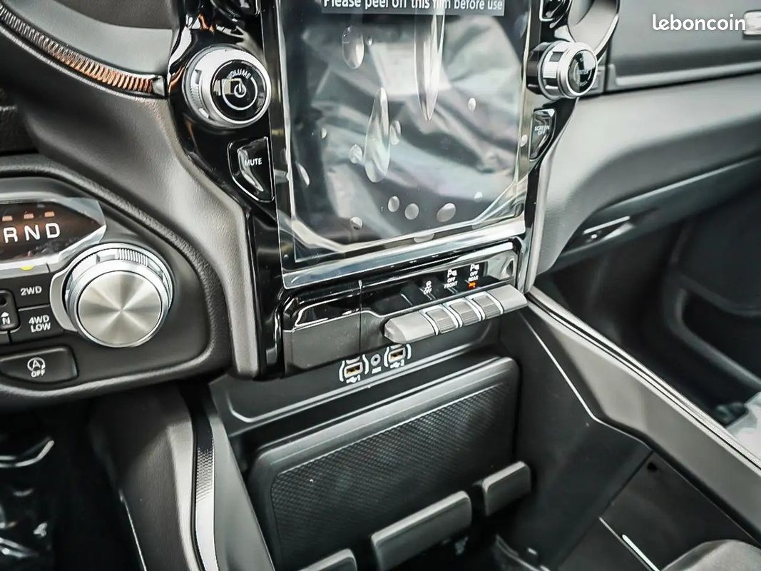 Dodge RAM 1500 Sport 5.7 HEMI V8 4x4 – Toit Pano – Forged Blue – NEUF 2026 - TVA (image 13)