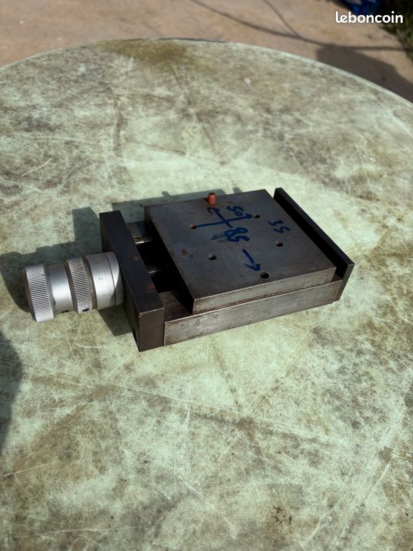 Table 1 axe (image 1)