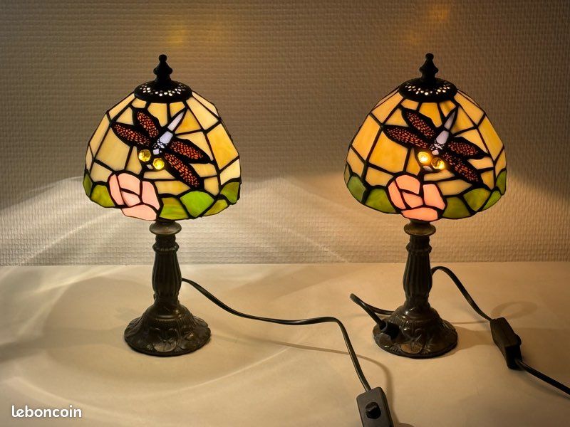 Lot de deux lampes de table Artistar en vitrail de style libellule Tiffany (image 2)
