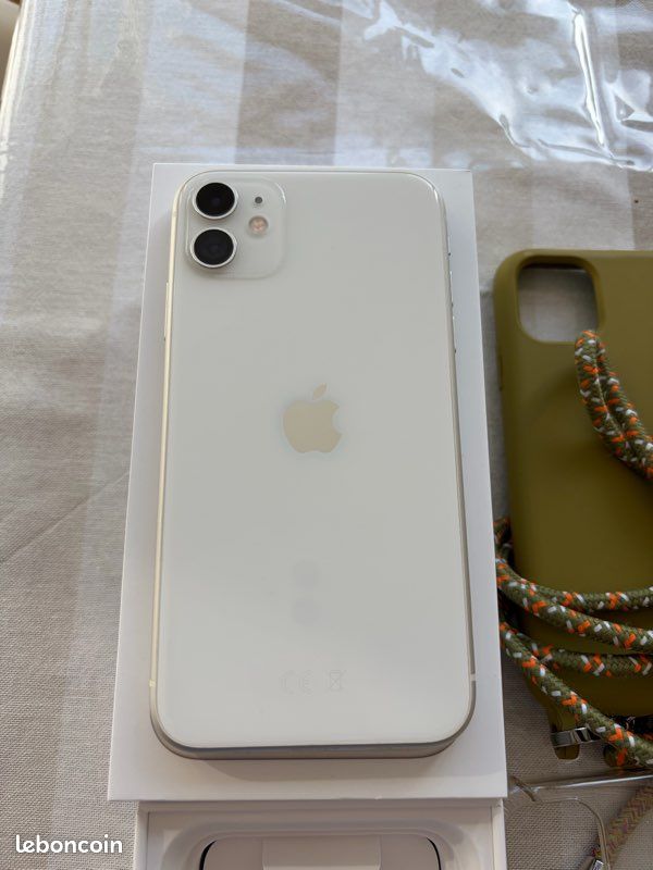 IPhone 11 blanc 128GO + accessoires (image 2)