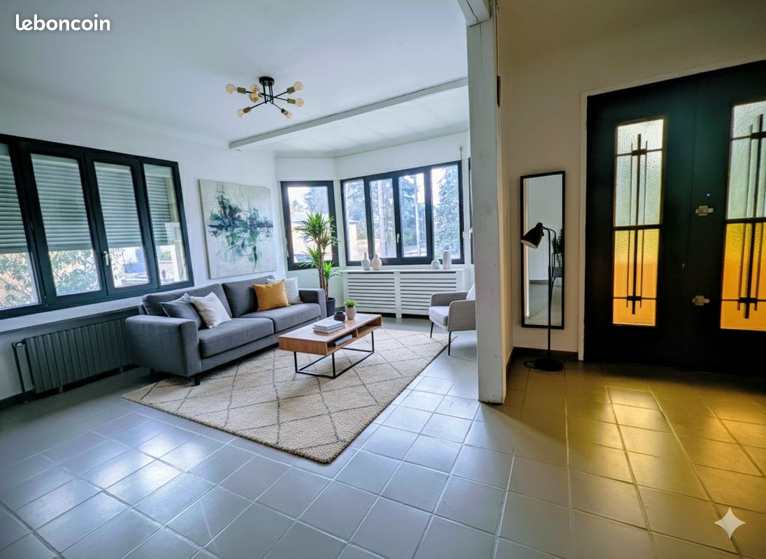 Maison 6 pièces 250 m² · à Champagne-au-Mont-d'Or · 250 m² · 549 000 €