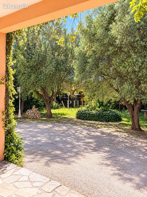 Maison 6 pièces 200 m² · à Sanary-sur-Mer · 200 m² · 1 649 000 €