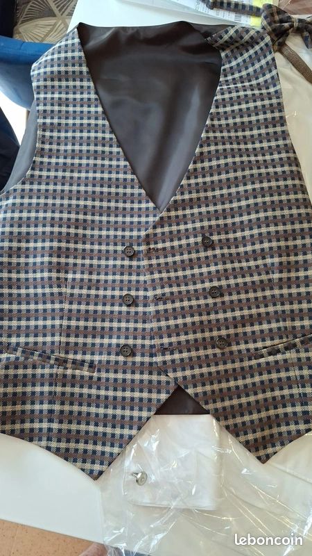 Costume mariage complet – 2 gilets + accessoires – état neuf (image 9)
