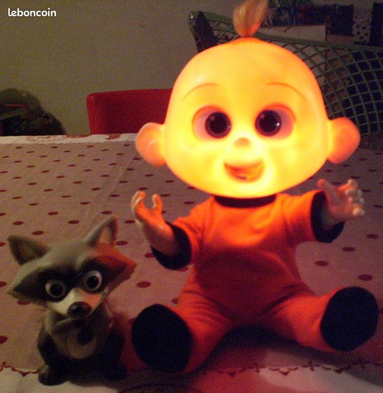 Poupée sonore et lumineuse du bébé Jack Jack le bébé de la famille Paar et du raton laveur Raccoon (image 4)