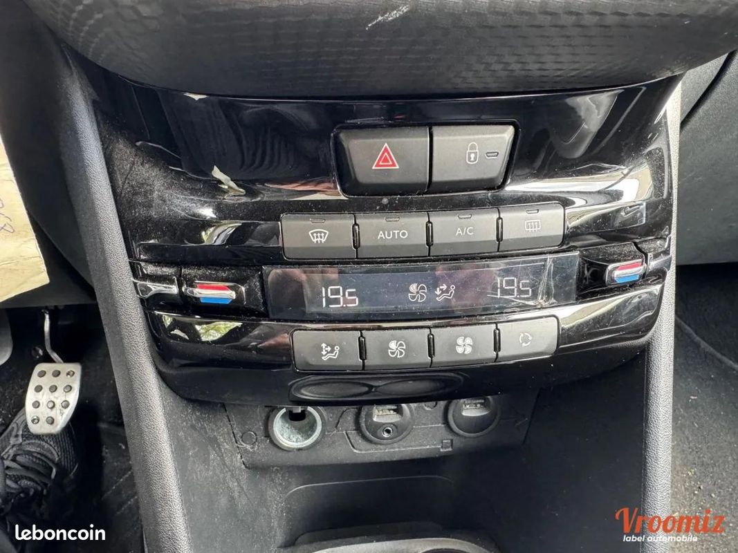 Peugeot 2008 GENERATION-I 1.6 E-HDI 90 ALLURE TOIT PANORAMIQUE (image 14)