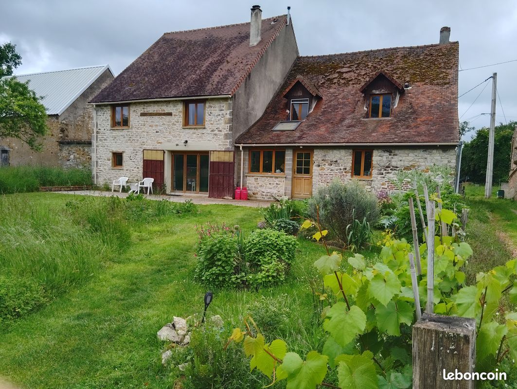 Maison 8 pièces 248 m² · à Lignac · 248 m² · 300 000 €