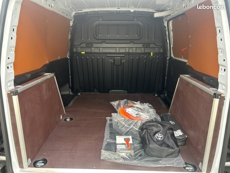 Toyota PROACE CITY Medium Electric 136ch 50 kWh Start Confort 3P MY25 (image 18)