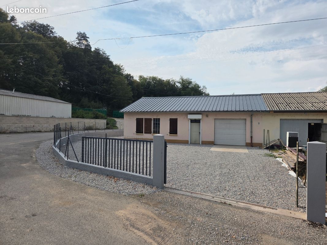 Local commercial 1 pièce 140 m² · à Fraisans · 140 m² · 800 €/mois
