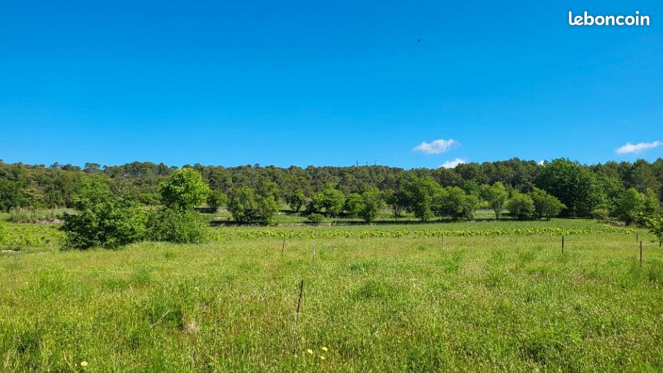 Terrain 670 m² Carces · à Carcès · 130 000 €
