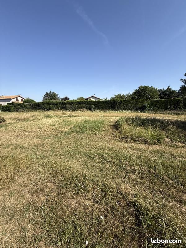 Terrain 450 m² Neyron · 170 000 €