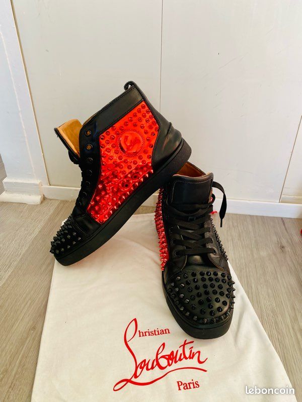 Très belle Sneaker Christian Louboutin Lou Spikes Design Rouge