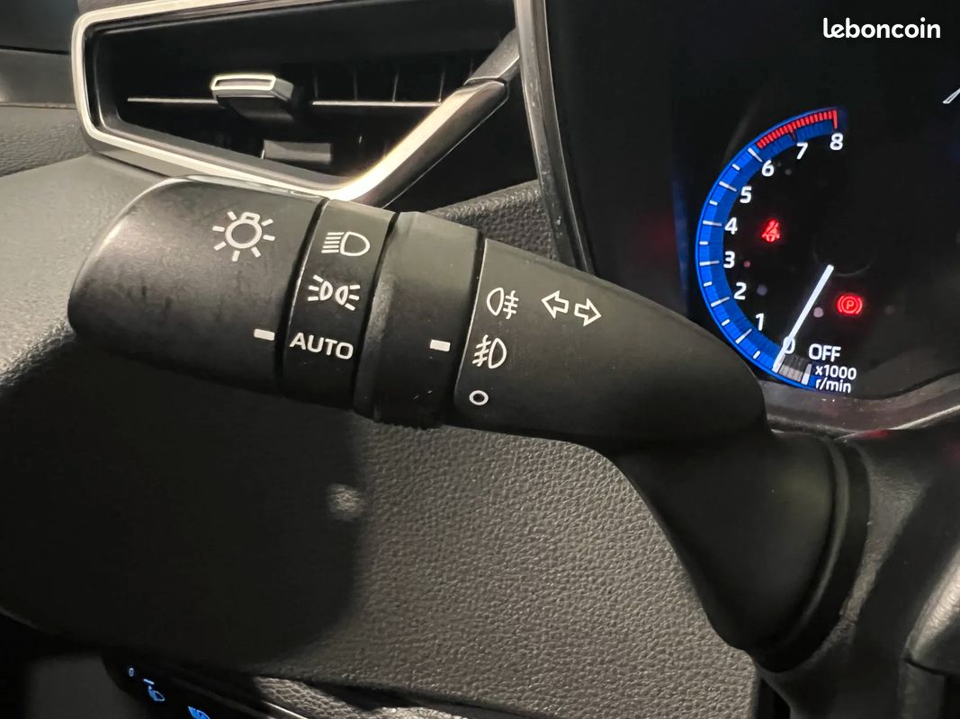 TOYOTA Corolla Touring Sport 2.0 Hybrid 184ch Design - TOIT OUVRANT - ENTRETIEN COMPLET TOYOTA (image 16)