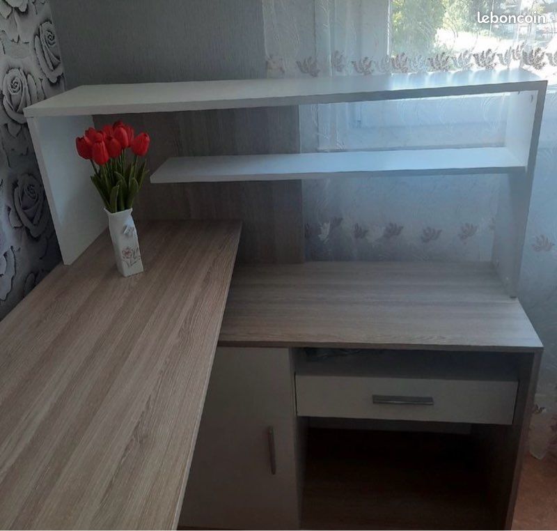 Bureau (image 1)