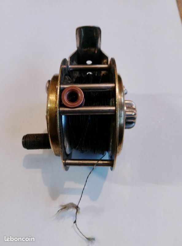 Ce minuscule moulinet ( H= 42mm) de marque HENDRYX
