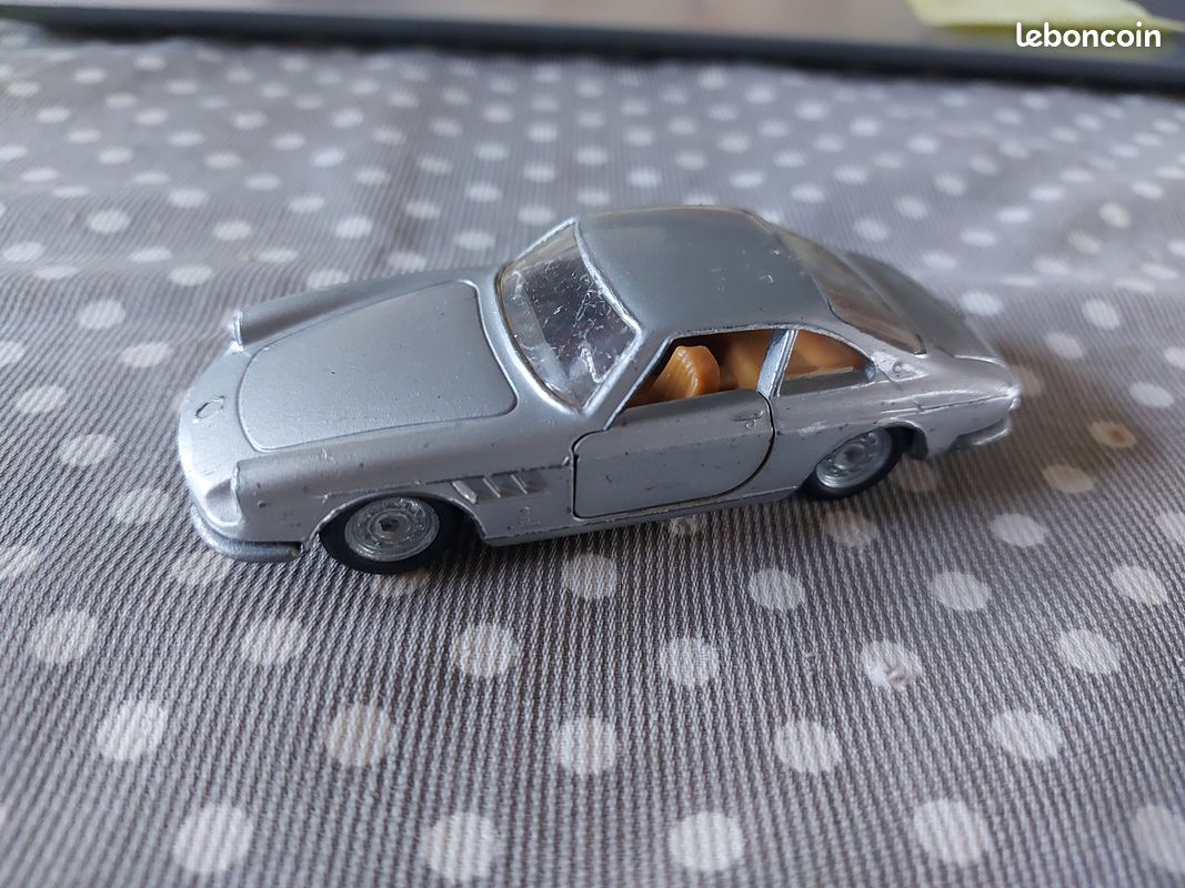 Miniature FERRARI 330 GTC POLITOYS N°562 - 1/43 - Occasion