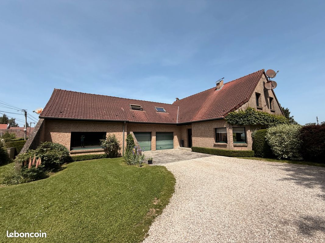 Maison 9 pièces 196 m² · à Louvignies-Quesnoy · 196 m² · 428 500 €
