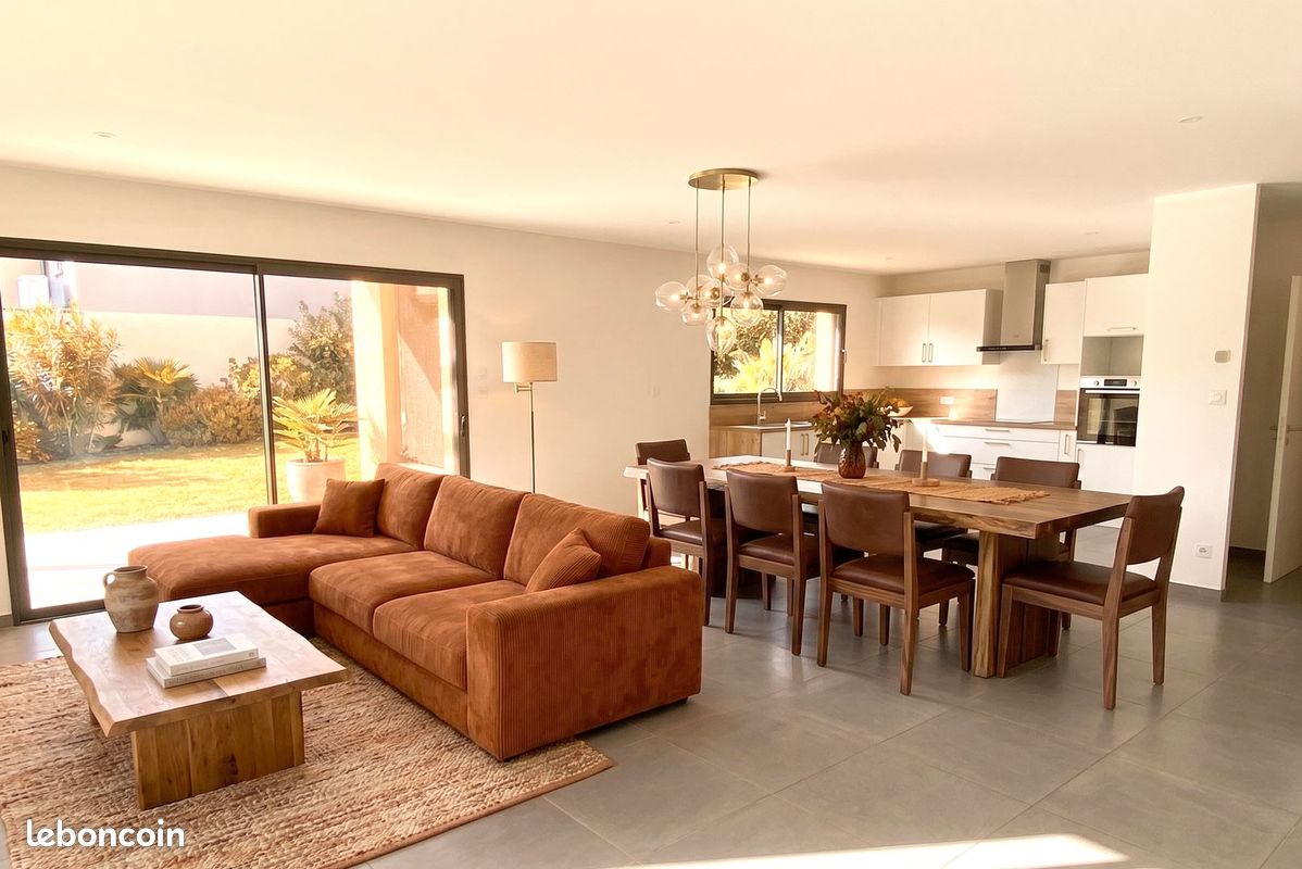 Maison 6 pièces 150 m² · à Saint-Didier-au-Mont-d'Or · 150 m² · 2 690 €