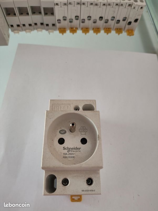 Prise modulaire Schneider (image 1)