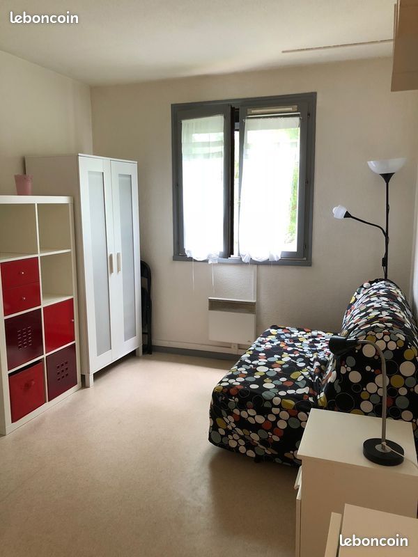 Appartement 1 pièce 15 m² · à Saint-Genis-Laval · 15 m² · 433 €/mois