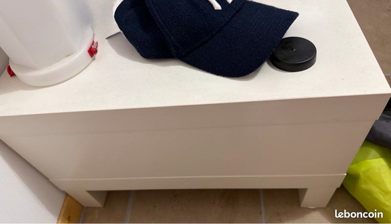 Meuble TV IKEA blanc mat Dimensions : 149 × 55 × 35 cm. Bon état général. Grande capacité de rangement. Style contemporain et épuré (image 2)