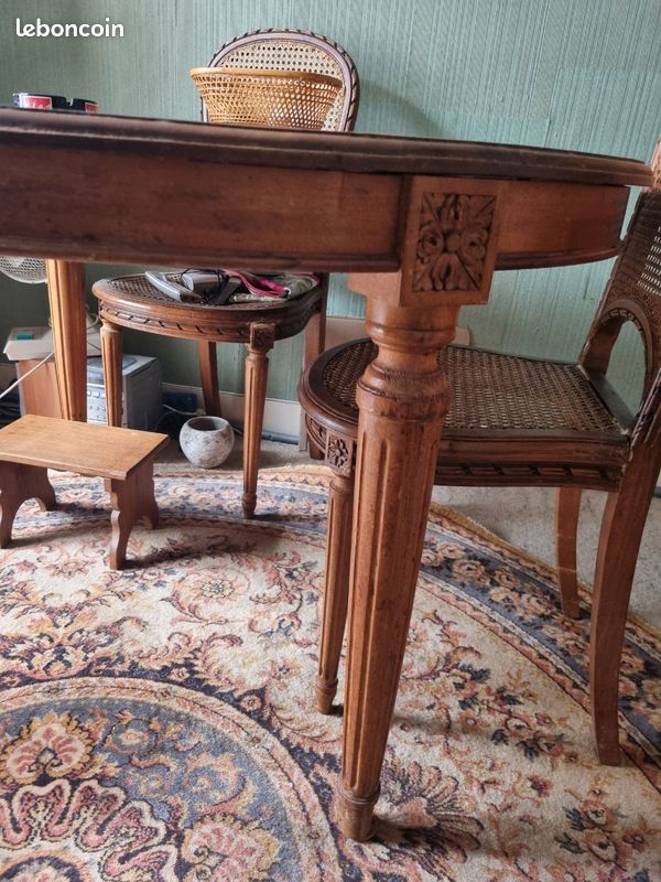 Table en merisier largeur 108, longueur 119 et hauteur 74 (image 9)