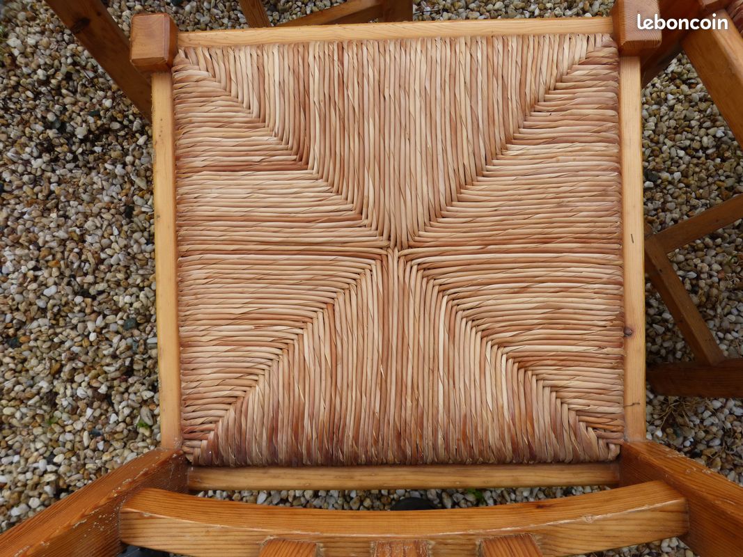 Ensemble de quatre chaises en bois et véritable paillage (image 3)