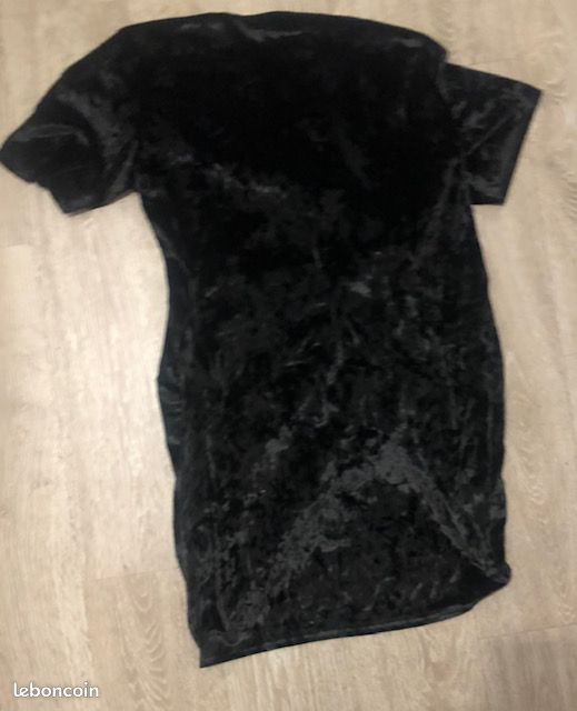 Robe courte velour noire taille 46 (image 3)