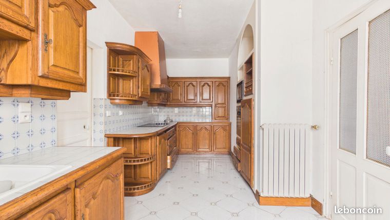 Maison 22 pièces 300 m²