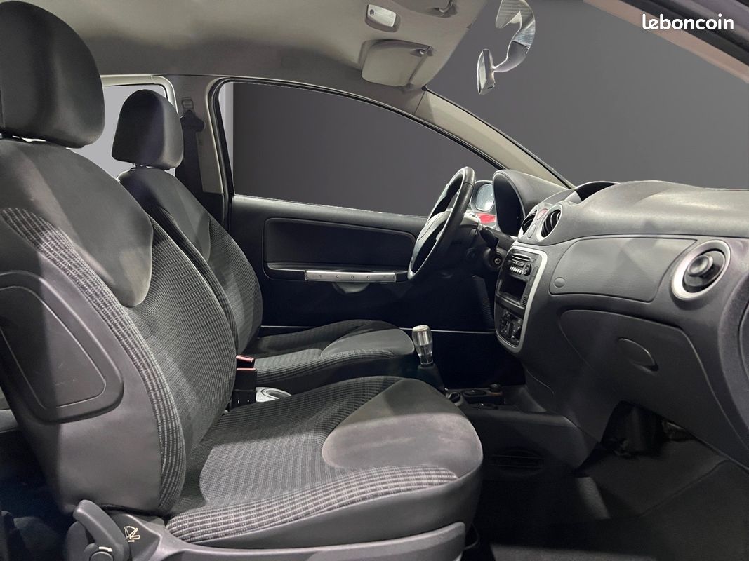 CITROEN C2 TONIC 60Ch 1ère Main Radars de Recul Climatisation (image 8)