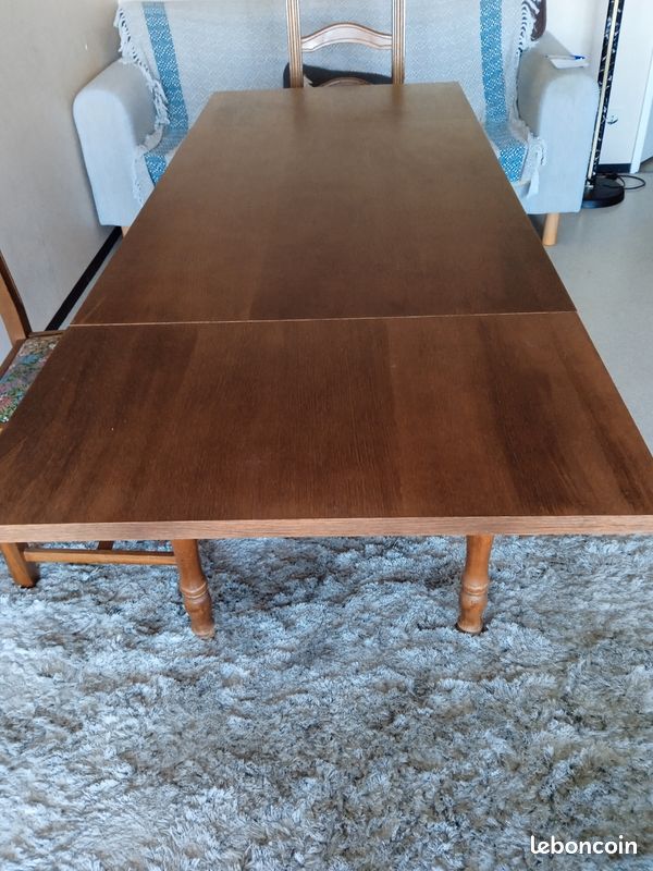 Table en bois avec rallonges (image 1)