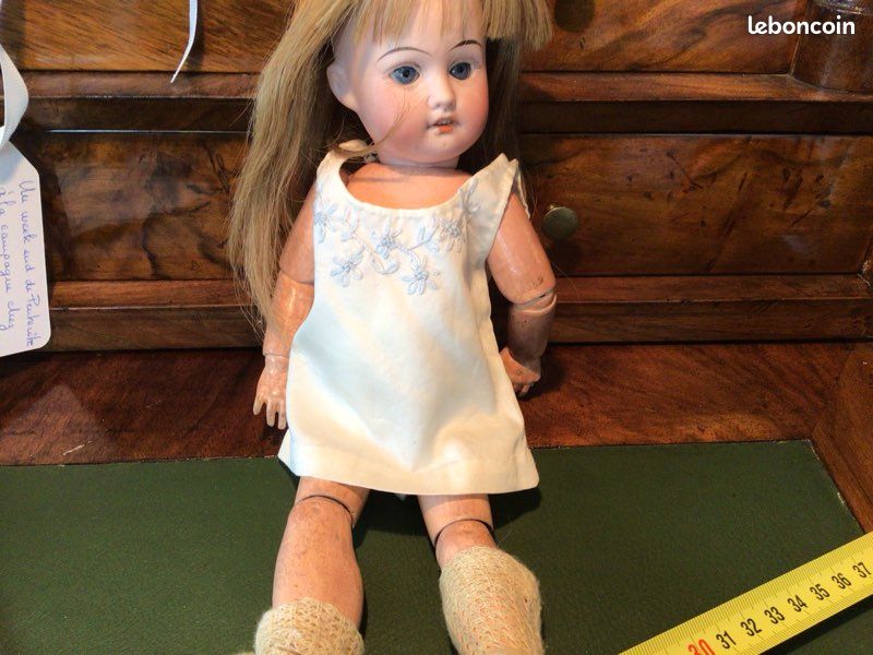 Rare petite poupée Jumeau mulâtre tête en biscuit coulé marqué en creux 1, bouche ouverte avec
