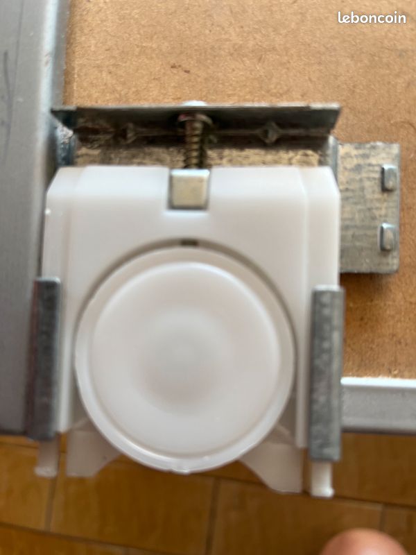 Recherche roulette de porte de placard coulissante (image 2)