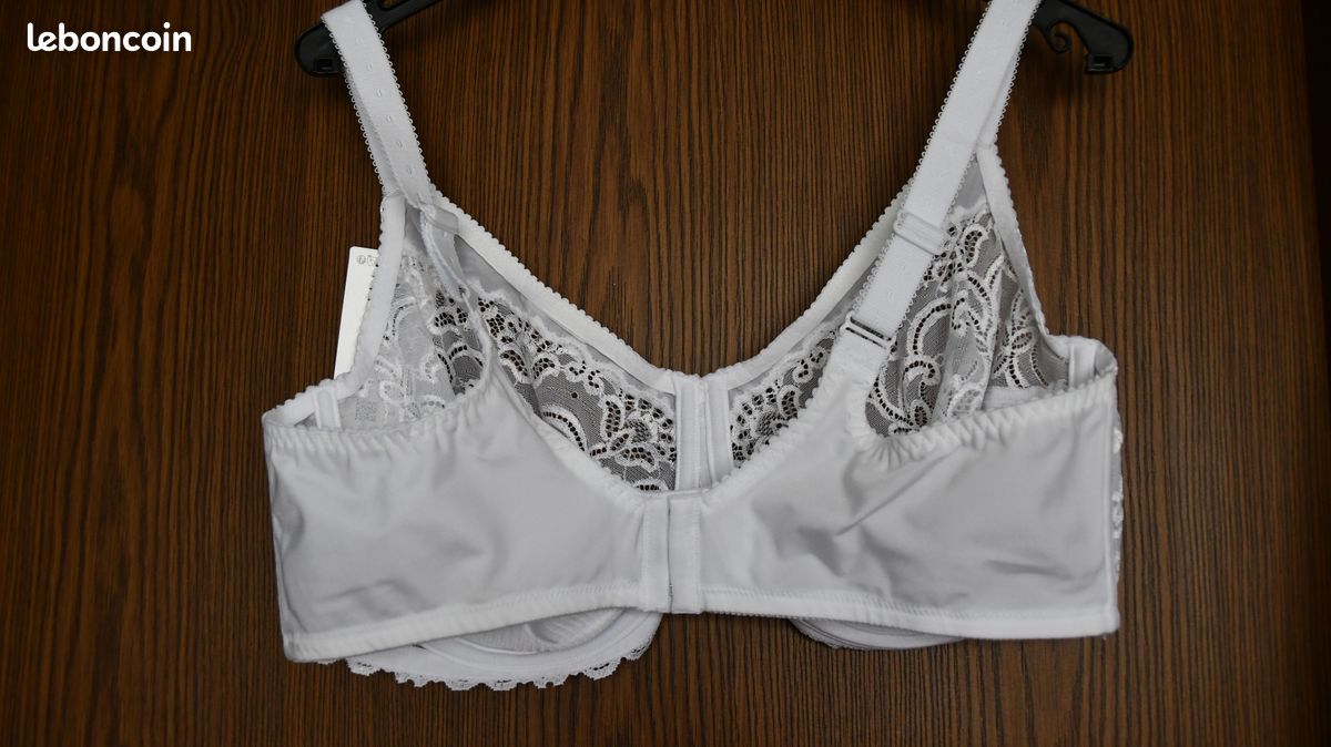 1 demi soutien gorge cabriolet trois voies blanc neuf/ avec étiquettes