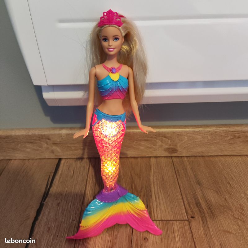 Noël approche Barbie dreamtopia sirène Arc-en-ciel blonde Couleurs et Lumières (image 1)