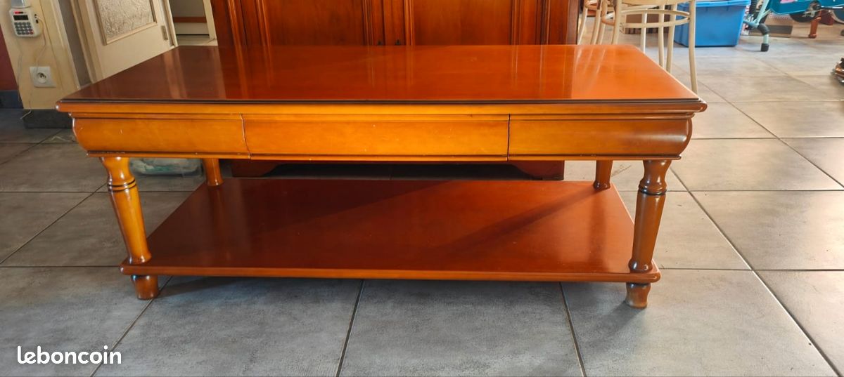 Table de salon en merisier (image 1)