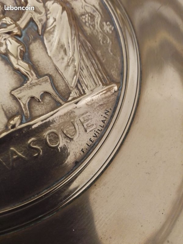 Coupe en bronze (image 2)