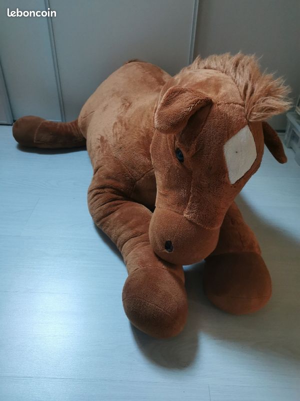 Cheval pelluche géante (image 1)