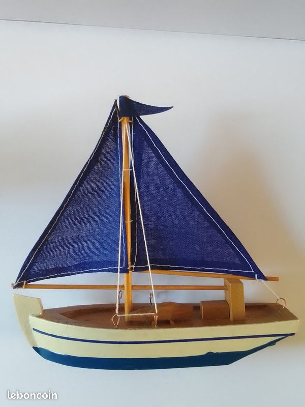 Bateau Voilier En Bois – 50 Cm – Modèle Décoratif Goélette – Artisanat Coloré – Porte-bonheur