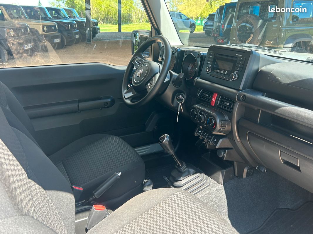 Jimny 4x4 1.5 vvt 102 privilege attelage du 12/2023 garantie constructeur 12000 kms reels (image 9)
